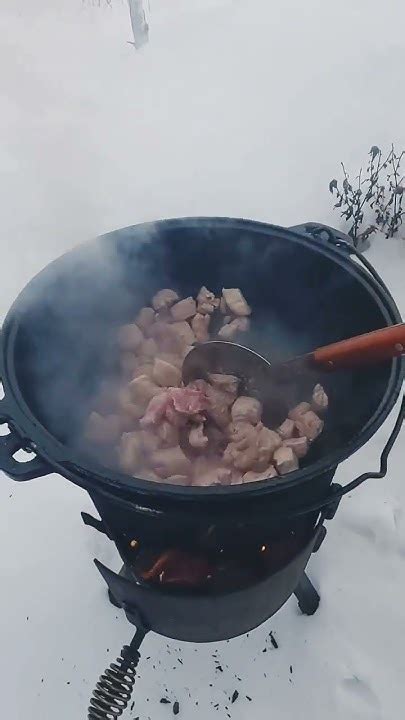 Готовка с ароматными специями для придания свежести кулинарной доске