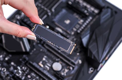 Как выбрать подходящий SSD накопитель для установки второго диска