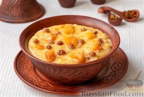 Овсяная каша с тыквой, корицей и изюмом