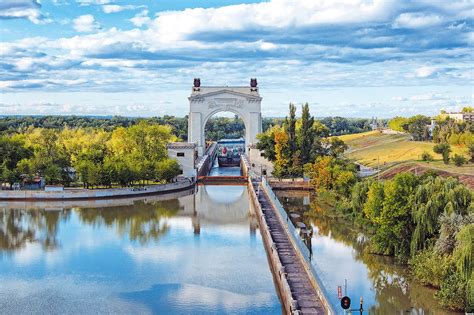 Оживленные улицы и привлекательные места Москвы ждут гостей