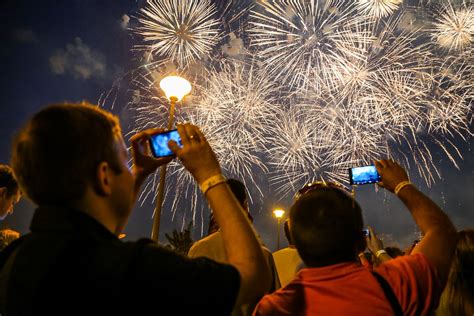 Создание макета зеленого взрывоопасного персонажа для впечатляющего пиротехнического шоу