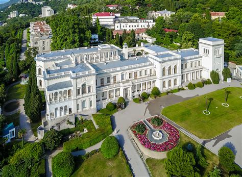 Уникальные достояния великолепного дворца в Ялте